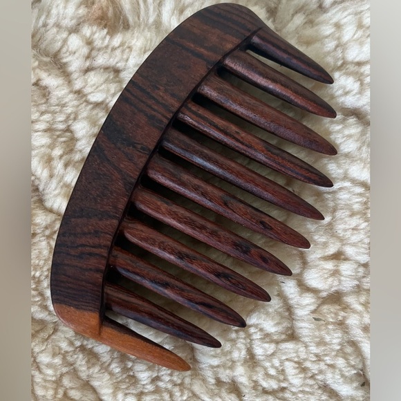Lot Of 2 Wooden Wide Tooth Combs Beautiful Dark Finished Wood - Picture 3 of 5